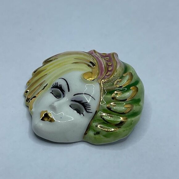 Ceramic mask brooch  - Picture 4 of 9